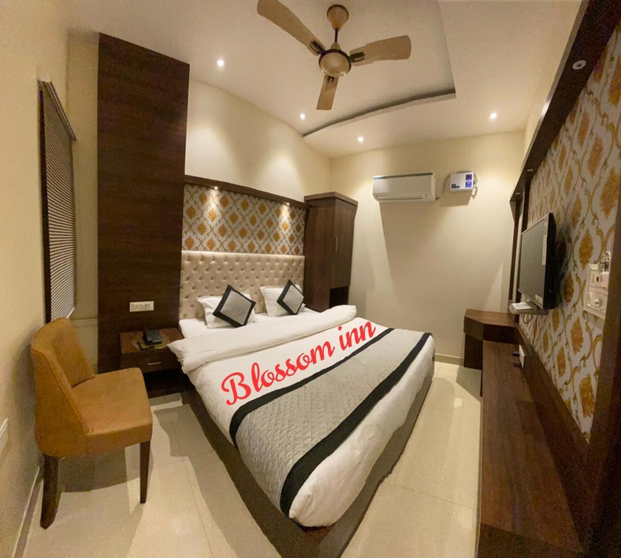 Hotel Blossom Inn Amritsar Ngoại thất bức ảnh